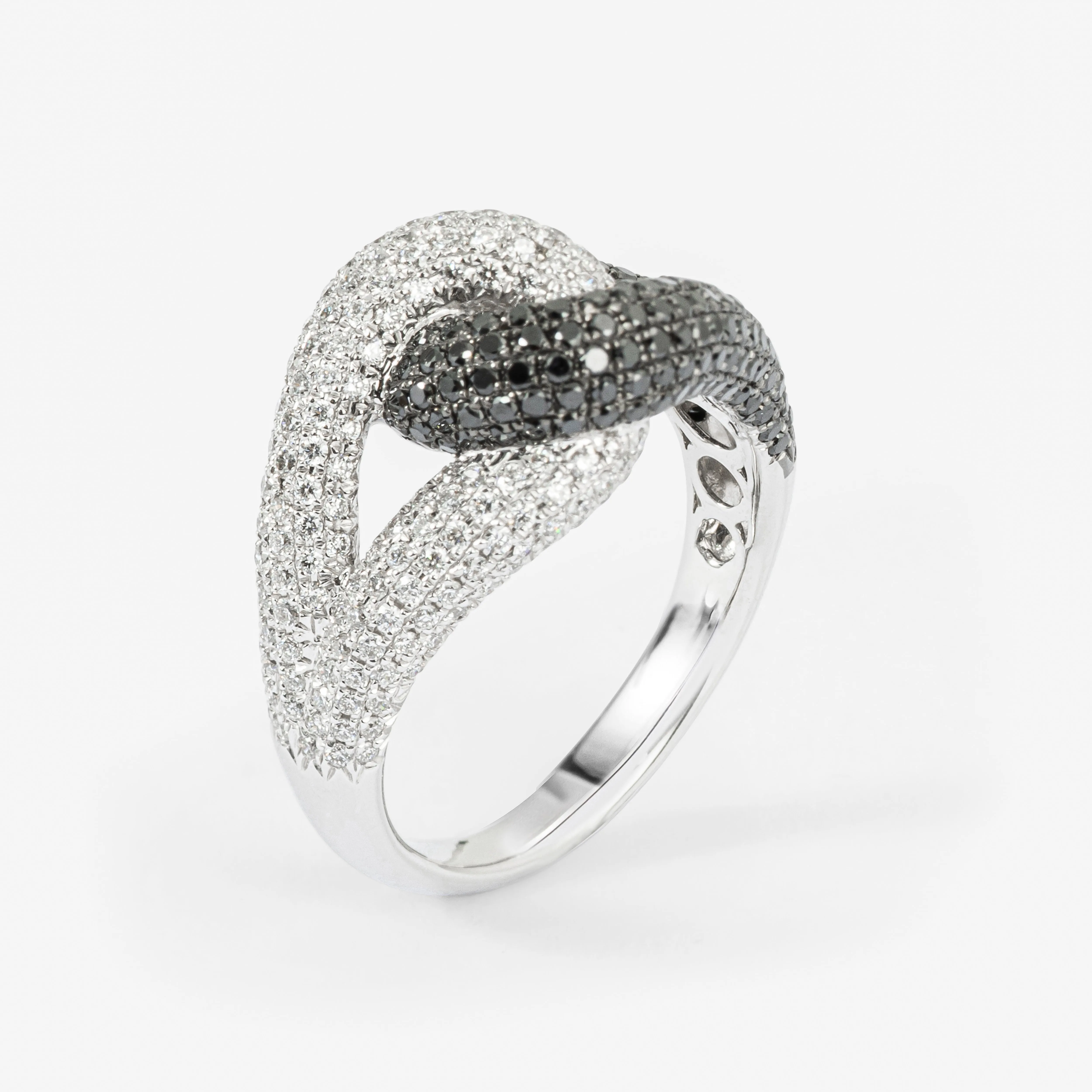 Pavé Infinity Black&White Diamond Ring 18K White Gold