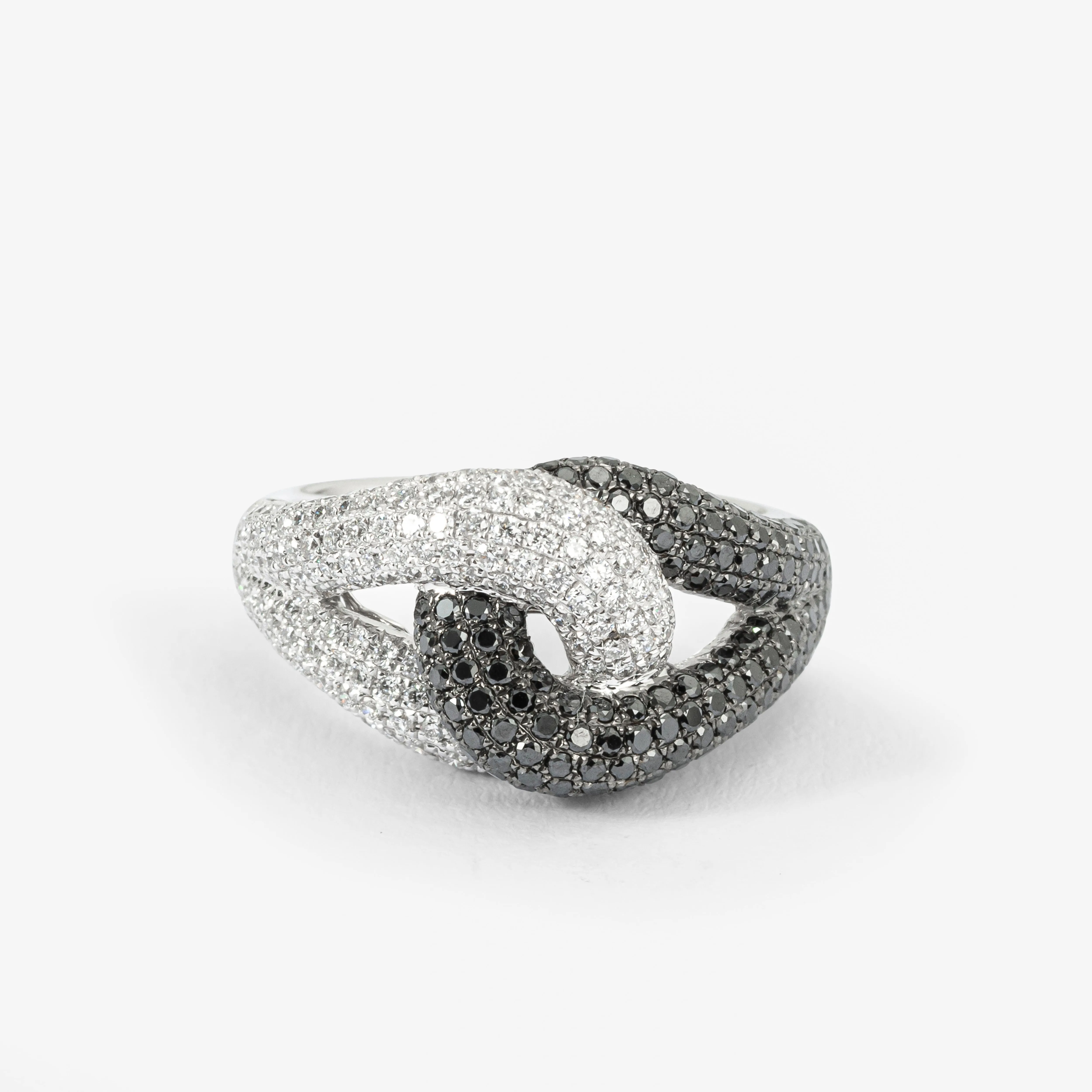 Pavé Infinity Black&White Diamond Ring 18K White Gold