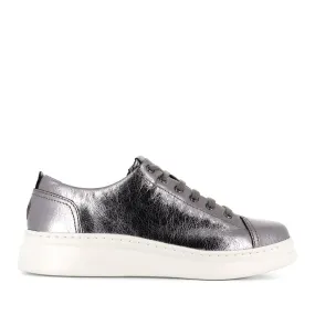 RUNNER UP K200645 L - GREY METALLIC LEATHER